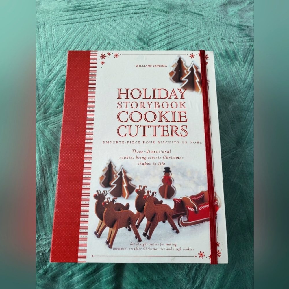 Williams-Sonoma Holiday 3-D Storybook Cookie Cutters. Set of 8 Cutters. Like New